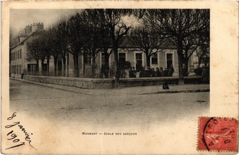 Carte postale ancienne Mormant Ecole des Garcons à Mormant