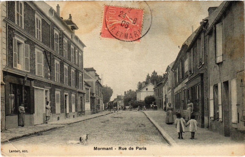 Carte postale ancienne Mormant Rue de Paris à Mormant