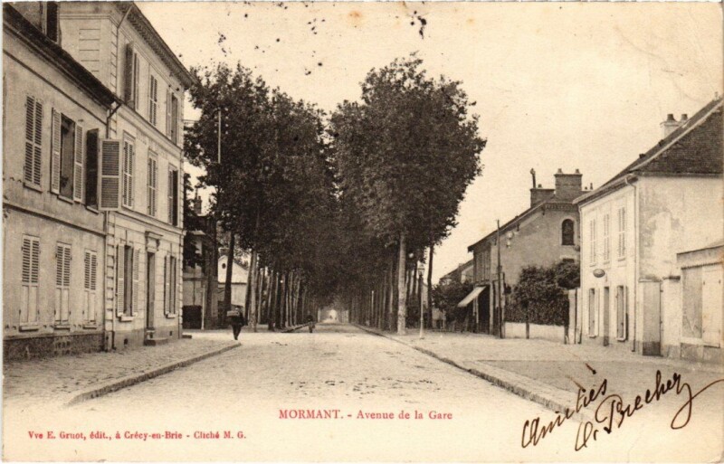 Carte postale ancienne Mormant Avenue de la Gare à Mormant