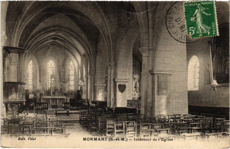 Carte postale ancienne Mormant Interieur de l'Eglise à Mormant