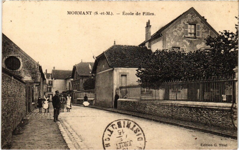 Carte postale ancienne Mormant Ecole de Filles à Mormant