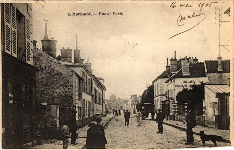 Carte postale ancienne Mormant Rue de Paris à Mormant