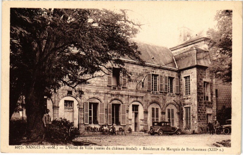 Carte postale ancienne Nangis Hotel de Ville à Nangis
