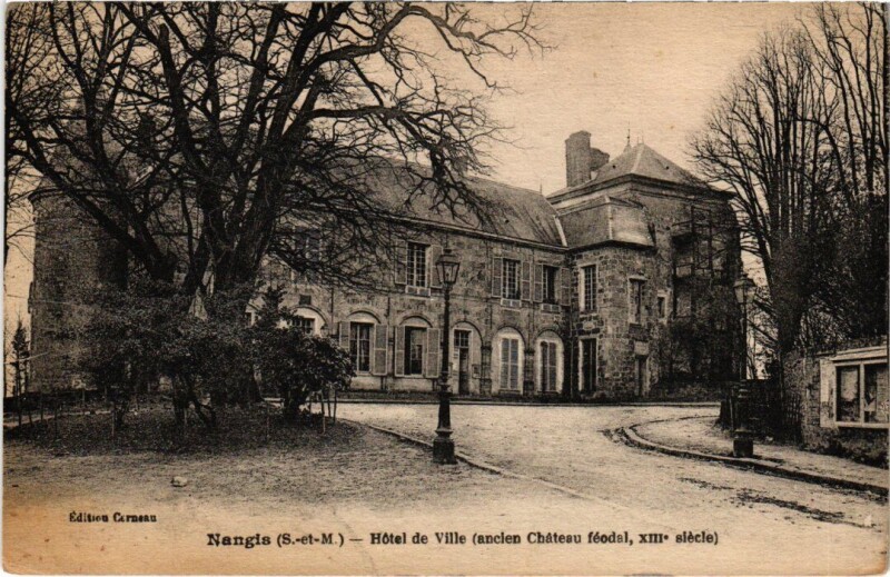 Carte postale ancienne Nangis Hotel de Ville à Nangis