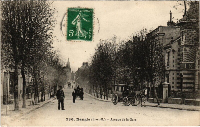 Carte postale ancienne Nangis Avenue de la Gare à Nangis