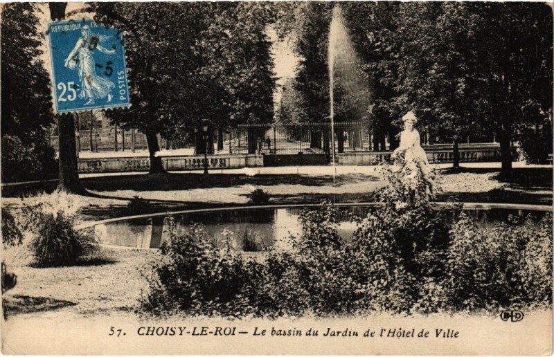 Carte postale ancienne Choisy le Roi Le bassin du JArdin de l'Hotel de Ville à Choisy-le-Roi