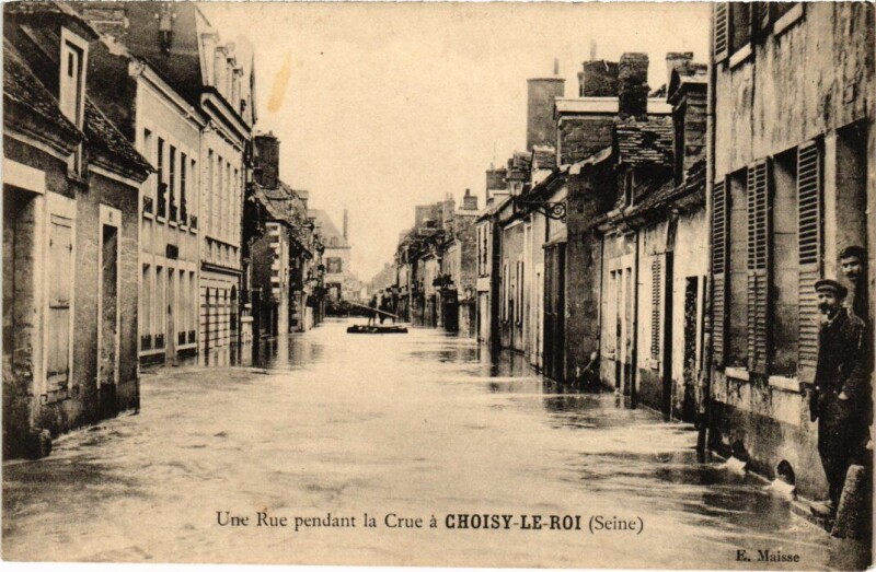 Carte postale ancienne Choisy le Roi une Rue pendant la Crue à Choisy-le-Roi