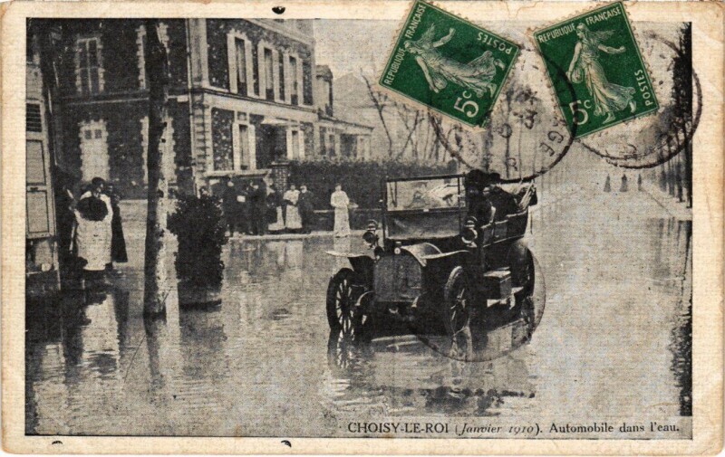 Carte postale ancienne Choisy le Roi Automobile dans l'eau à Choisy-le-Roi