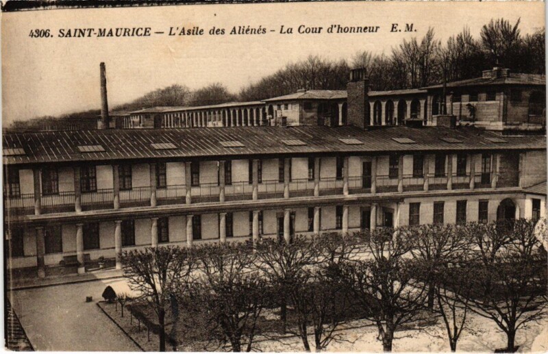 Carte postale ancienne St Maurice Asile des Alienes Cour d'honneur