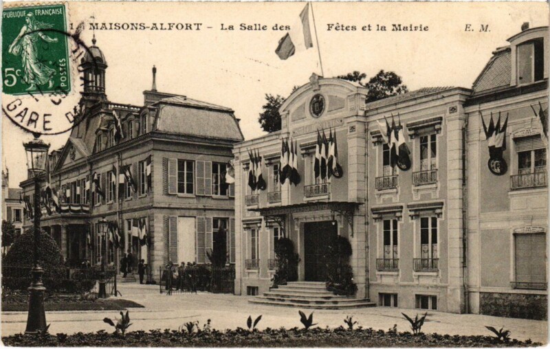 Carte postale ancienne Maisons Alfort Salle des Fetes et la Mairie à Maisons-Alfort
