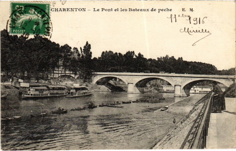 Carte postale ancienne Charenton Le Pont et les Bateaux de peche à Charenton-le-Pont