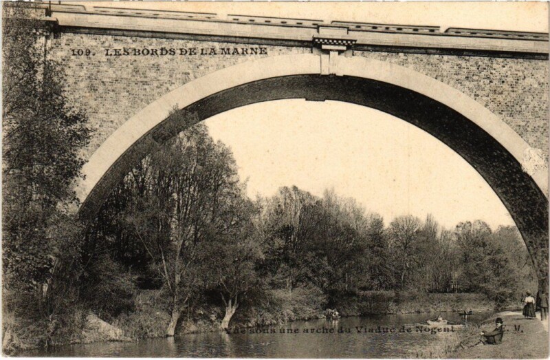 Carte postale ancienne Nogent sur Marne vue sous une arche du Viaduc à Nogent-sur-Marne