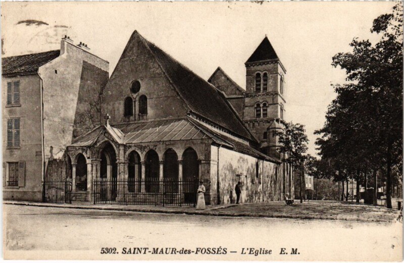 Carte postale ancienne St Maur Eglise