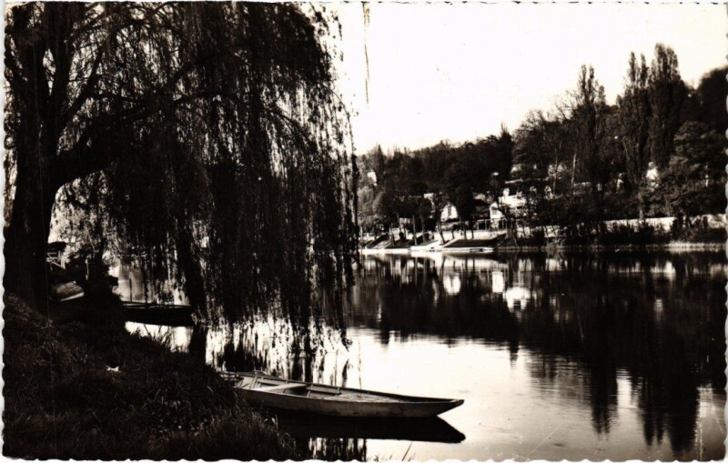 Carte postale ancienne St Maur Bords de Marne
