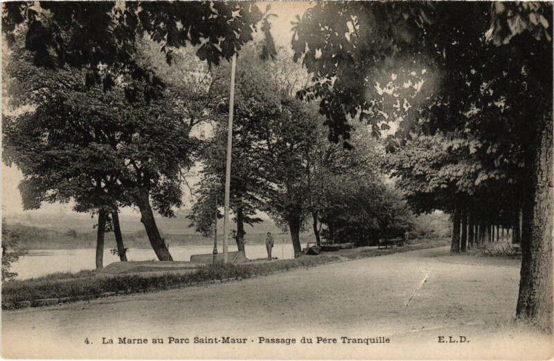 Carte postale ancienne St Maur Passage du Pere Tranquille