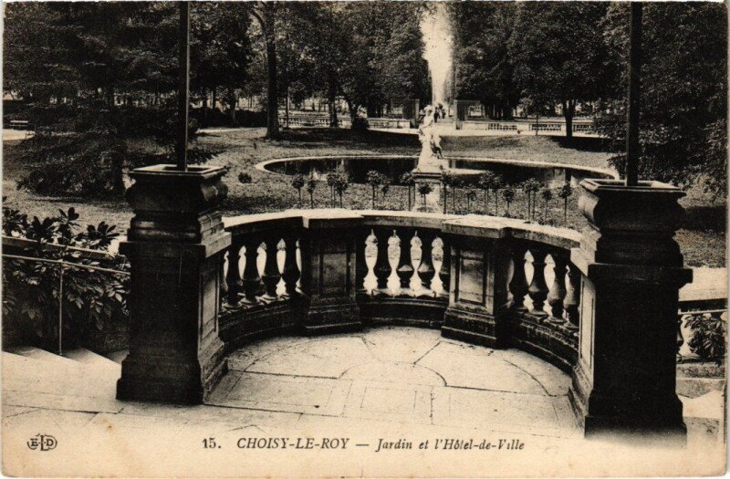 Carte postale ancienne Choisy le Roi Jardin de l'Hotel de Ville à Choisy-le-Roi
