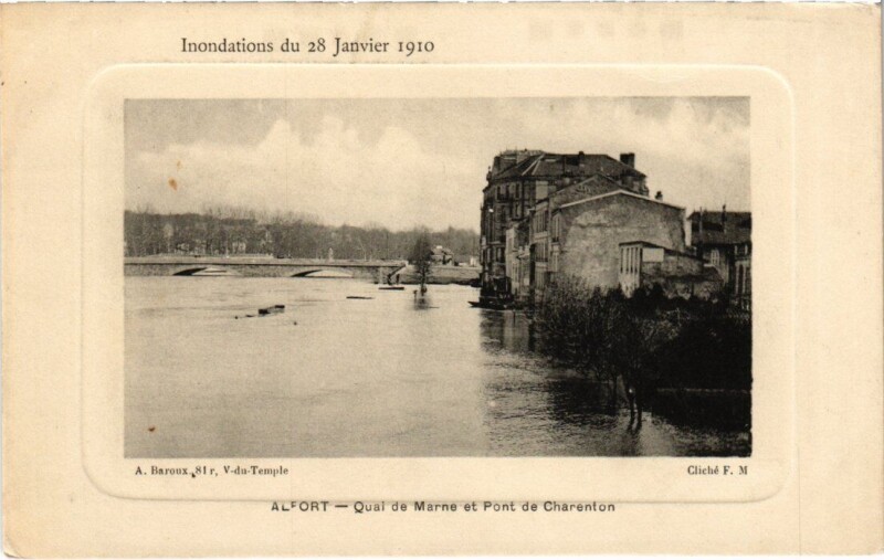 Carte postale ancienne Maisons Alfort Quai de Marne et Pont de Charenton à Maisons-Alfort
