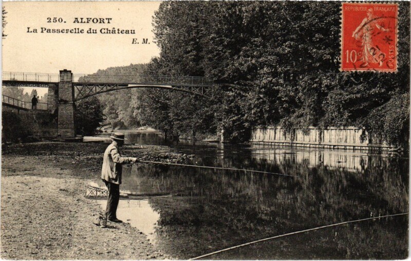 Carte postale ancienne Maisons Alfort La Passerelle du Chateau à Maisons-Alfort
