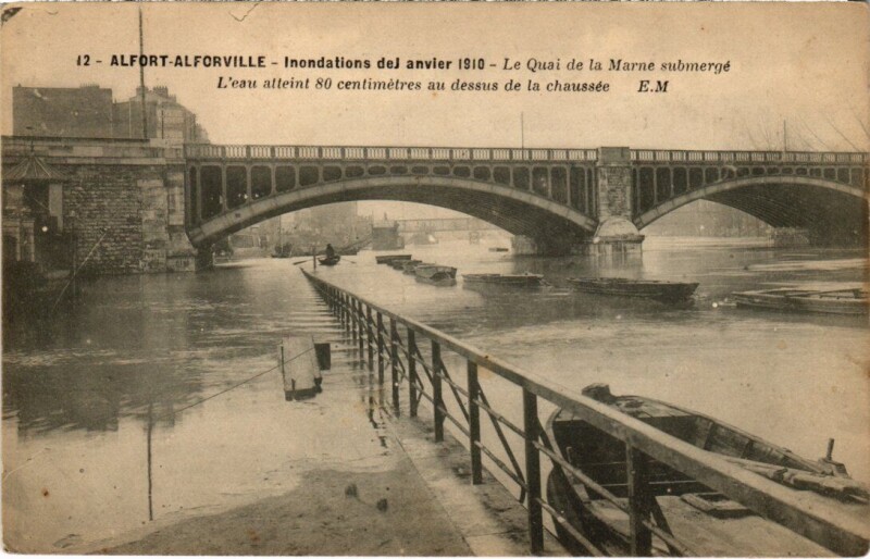 Carte postale ancienne Maisons Alfort Quai de la Marne submerge à Maisons-Alfort