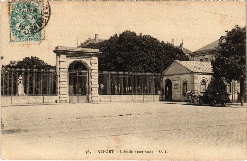 Carte postale ancienne Maisons Alfort Ecole Veterinaire à Maisons-Alfort