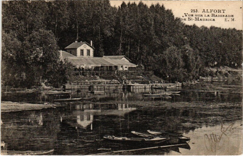 Carte postale ancienne Maisons Alfort vue sur la Baignade à Maisons-Alfort