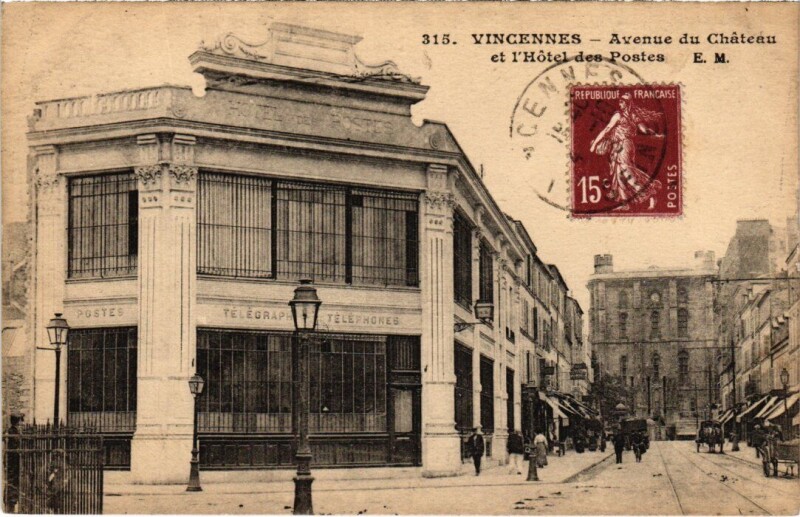 Carte postale ancienne Vincennes Avenue du Chateau et Hotel des Postes à Vincennes