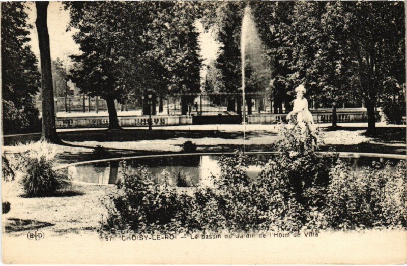 Carte postale ancienne Choisy le Roi Le bassin du JArdin de l'Hotel de Ville à Choisy-le-Roi