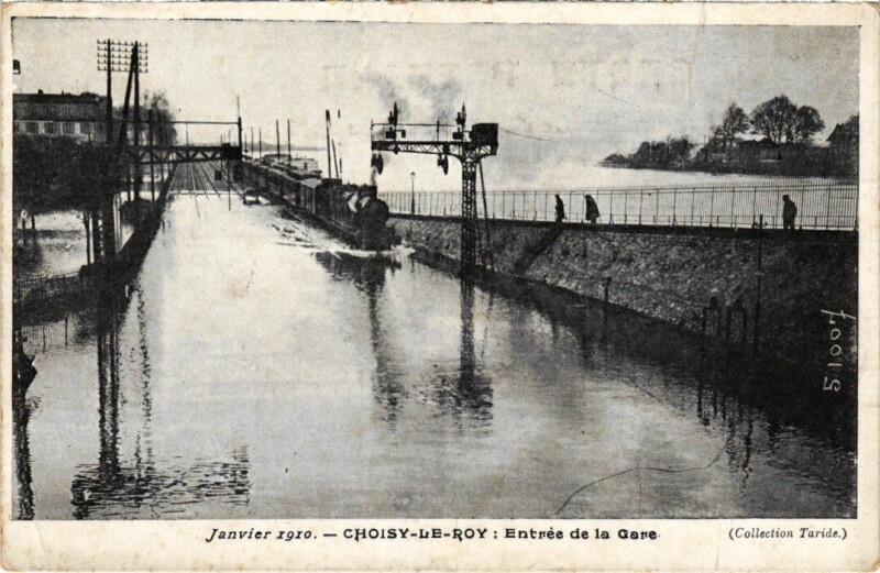 Carte postale ancienne Choisy le Roi Entree de la Gare à Choisy-le-Roi