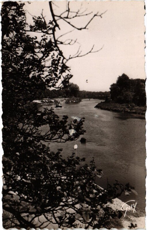 Carte postale ancienne St Maurice vue sur la Marne