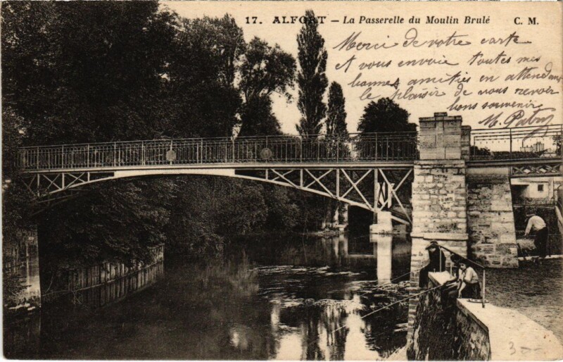 Carte postale ancienne Maisons Alfort La Passerelle du Moulin Brule à Maisons-Alfort