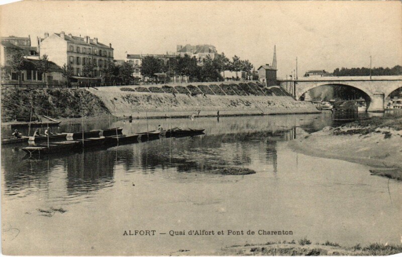 Carte postale ancienne Maisons Alfort Quai d'Alfort et Pont Charenton à Maisons-Alfort