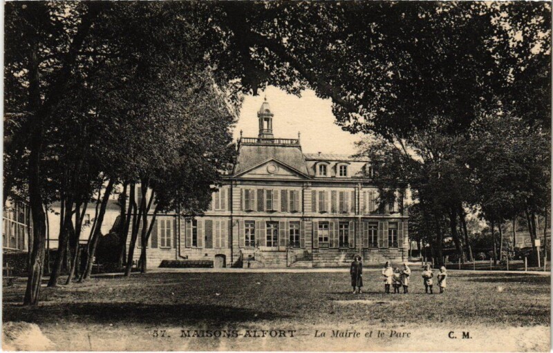 Carte postale ancienne Maisons Alfort La Mairie et le Parc à Maisons-Alfort