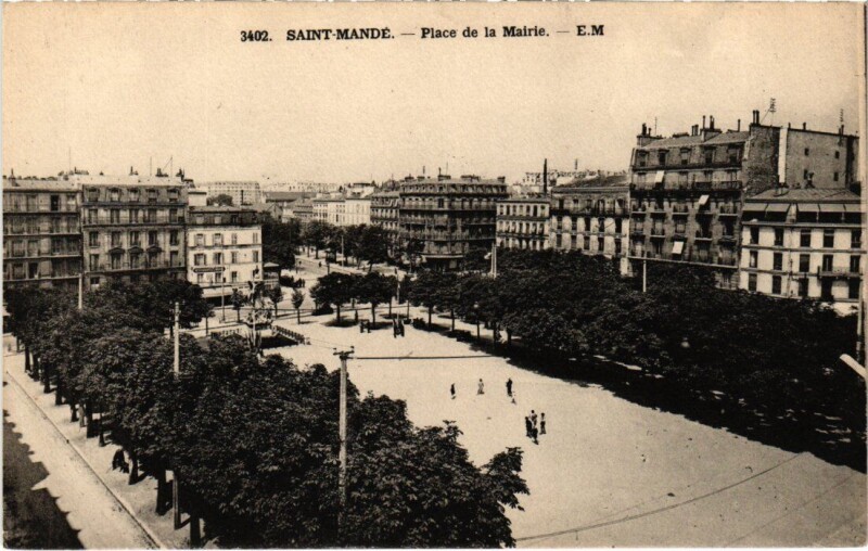 Carte postale ancienne St Mande Place de la Mairie