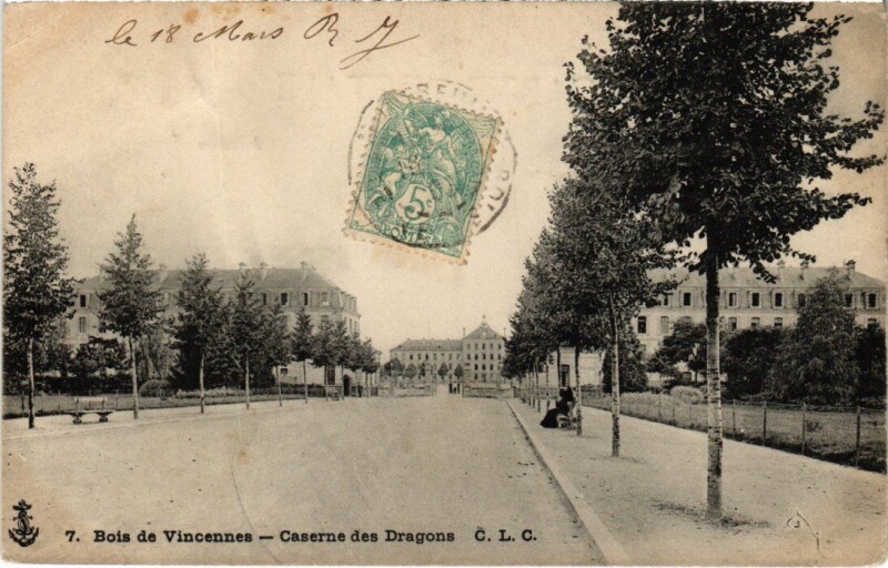 Carte postale ancienne Vincennes Caserne des Dragons à Vincennes
