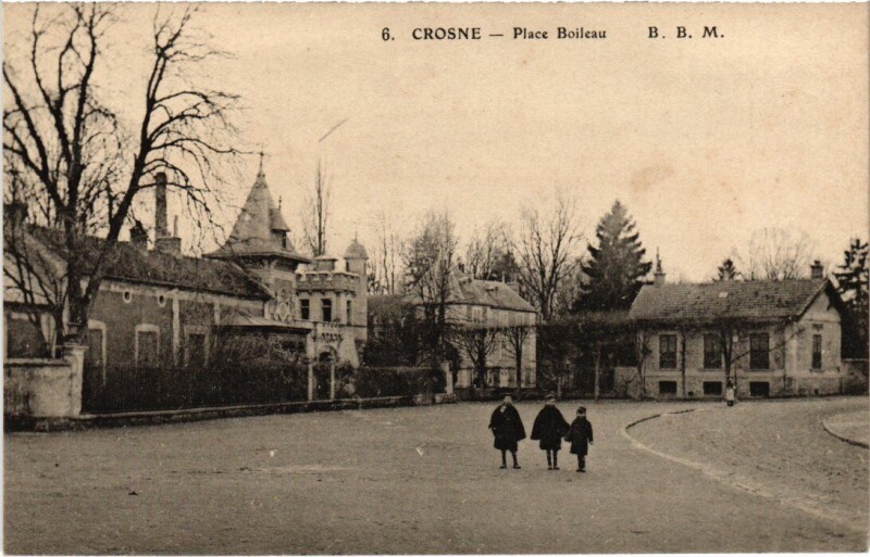 Carte postale ancienne Crosnes Place Boileau à Crosne