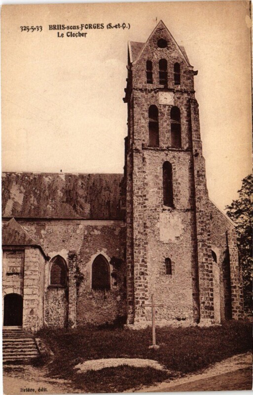 Carte postale ancienne Briis s Forges Le Clocher