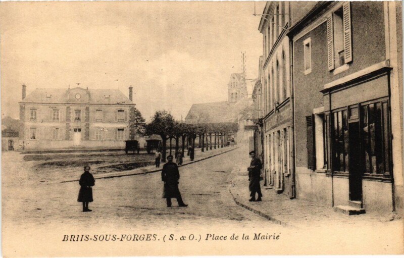 Carte postale ancienne Briis s Forges Place de la Mairie