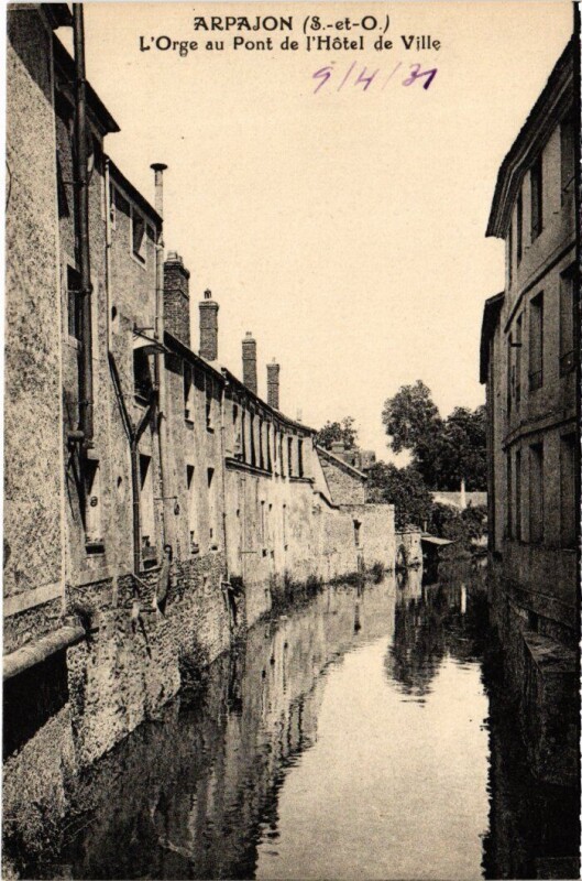 Carte postale ancienne Arpajon Orge au Pont de l'Hotel de Ville à Arpajon