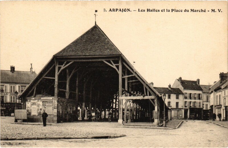 Carte postale ancienne Arpajon Les Halles et la Place du Marche à Arpajon