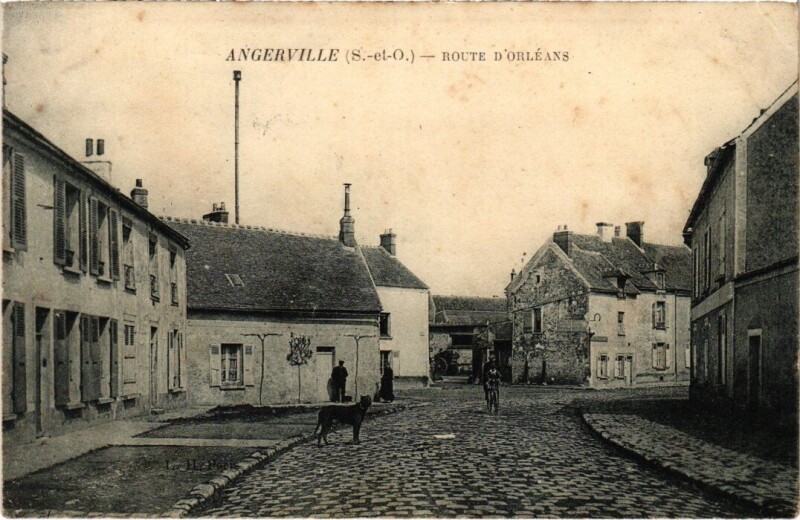 Carte postale ancienne Angerville Route d'Orleans à Angerville