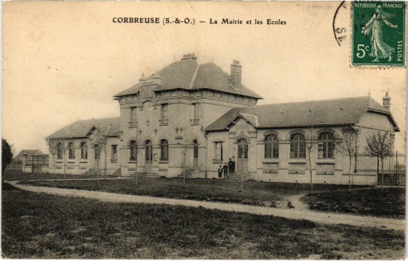 Carte postale ancienne Corbreuse La Mairie et les Ecoles à Corbreuse