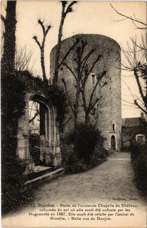 Carte postale ancienne Dourdan Porte de l'ancienne Chapelle du Chateau à Dourdan