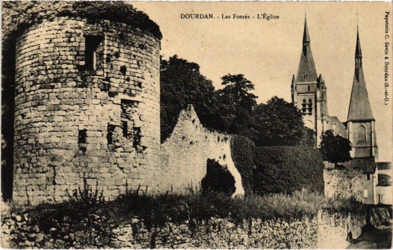 Carte postale ancienne Dourdan Les Fosses Eglise à Dourdan