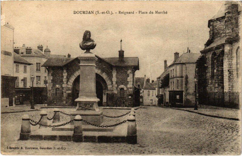 Carte postale ancienne Dourdan Place du Marche à Dourdan