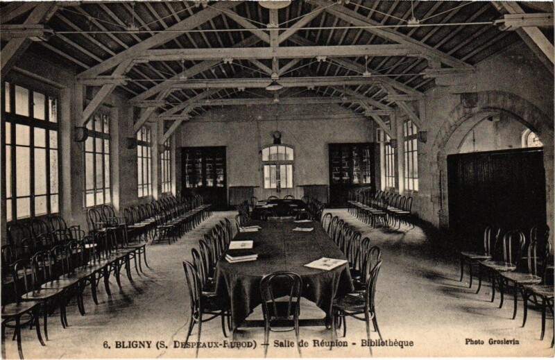 Carte postale ancienne Briis s Forges Bligny Bibliotheque