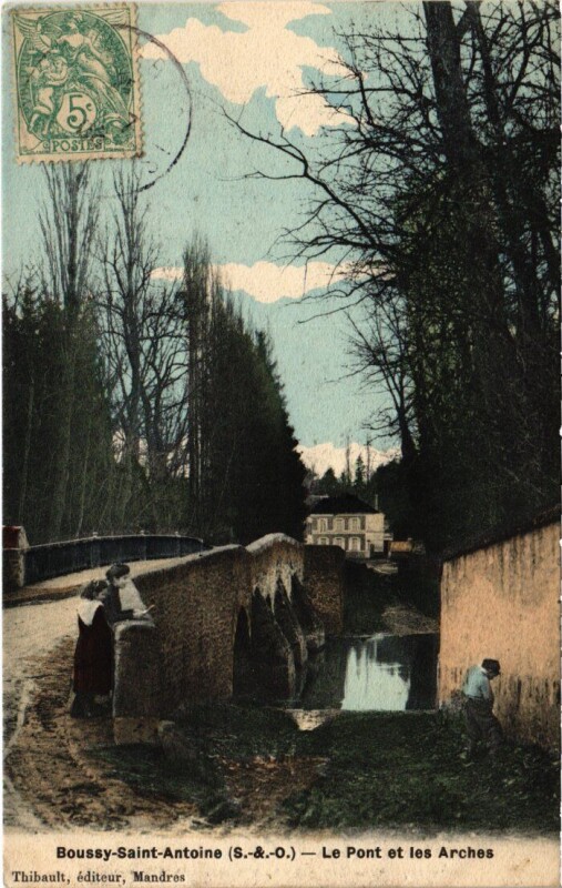 Carte postale ancienne Boussy Saint-Antoine Le Pont et les Arches à Boussy-Saint-Antoine