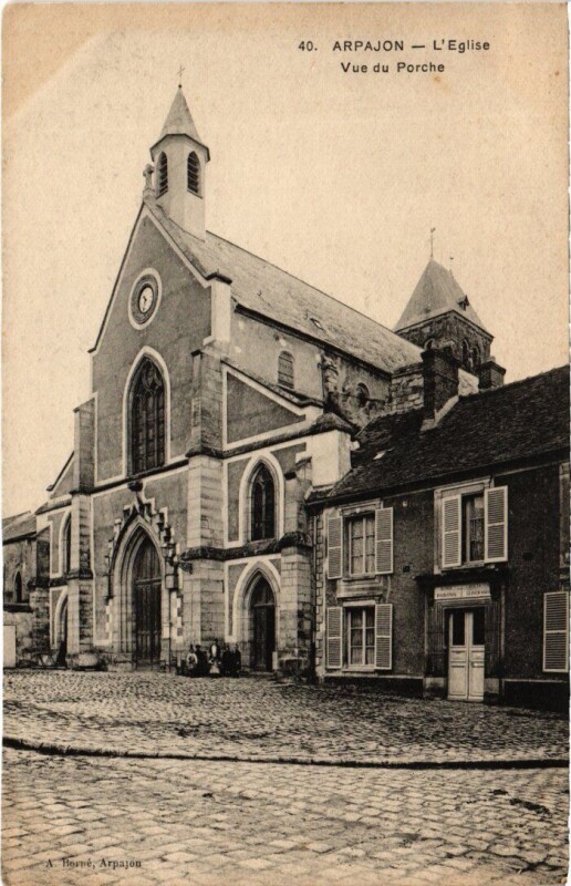 Carte postale ancienne Arpajon Eglise vue du Porche à Arpajon