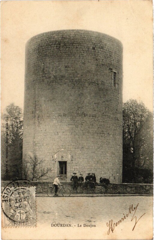 Carte postale ancienne Dourdan Le Donjon à Dourdan