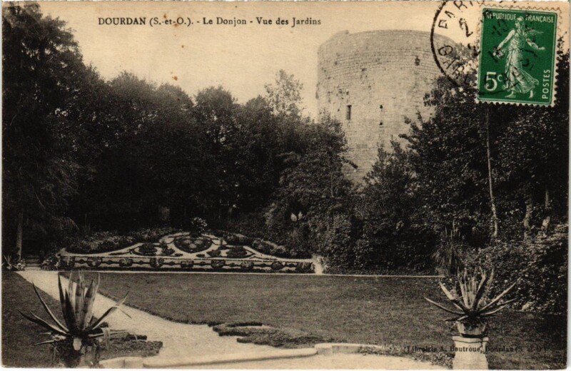 Carte postale ancienne Dourdan Le Donjon vue des jardins à Dourdan