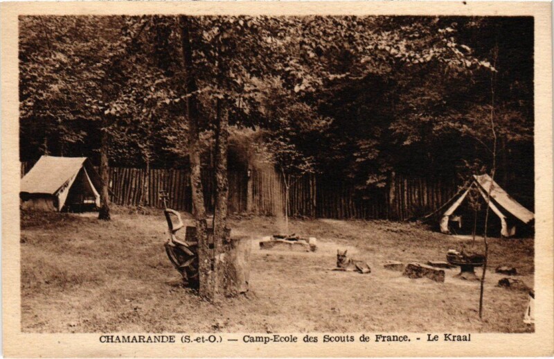 Carte postale ancienne Chamarande Camp Ecole des Scouts de France Le Kraal à Chamarande